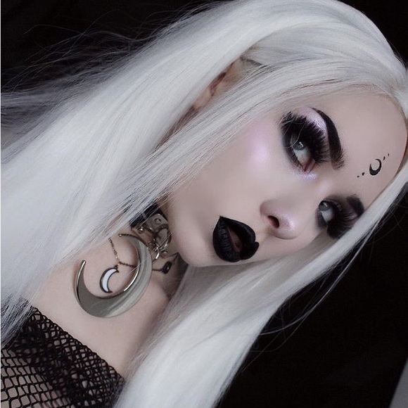 - 💕24” ICE WHITE LACEFRONT STRAIGHT WIG 💕 *NEW*